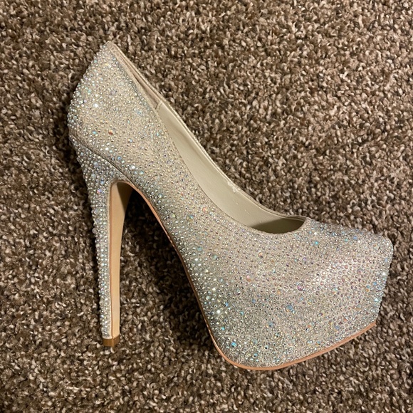 Steve Madden Deevaa Heels. - Picture 2 of 5